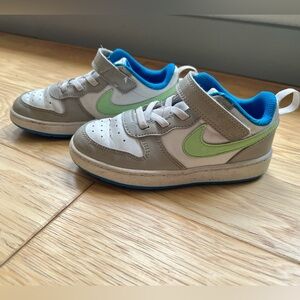 Preowned Nike Kids' gray and white Court Borough Low Recraft